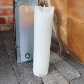 Illa Sirius Sara bougie rechargeable blanc, grande bougie LED de 20cm, éclairage d'ambiance élégant pour intérieurs modernes, éclairage décoratif sécurisé chez Illa home decor Keerbergen